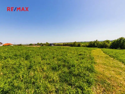 Prodej stavebního pozemku 3036 m²