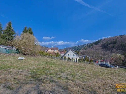 Prodej stavebního pozemku 1038 m²