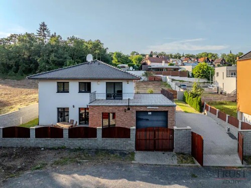 Prodej vily 338 m², pozemek 1208 m²