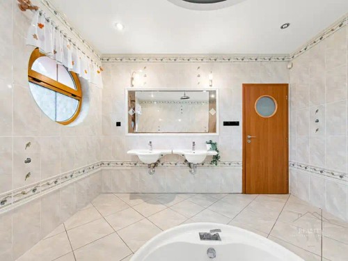Prodej domu 295 m², pozemek 2077 m²