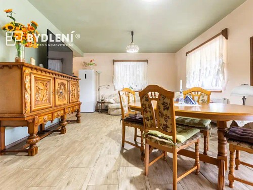 Prodej domu 1631 m², pozemek 2331 m²