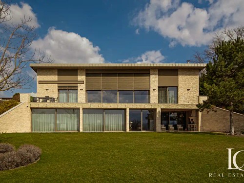 Prodej vily 813 m², pozemek 2175 m²