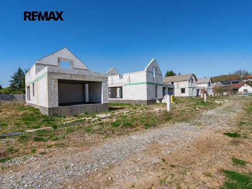 Prodej stavebního pozemku 7643 m²