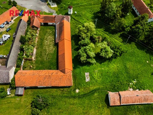 Prodej zemědělské usedlosti 873 m², pozemek 9035 m²