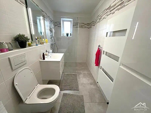Prodej domu 328 m², pozemek 438 m²