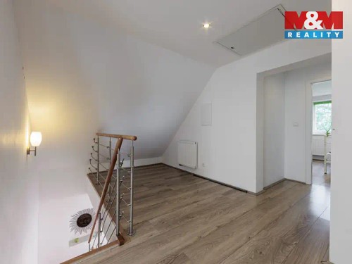 Prodej domu 280 m², pozemek 1293 m²