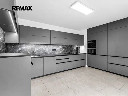 Prodej domu 570 m², pozemek 1464 m²