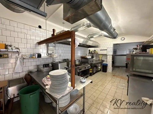 Prodej domu 1300 m², pozemek 4085 m²