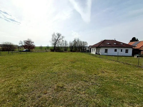 Prodej stavebního pozemku 1200 m²