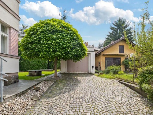 Prodaná  vila 312 m², pozemek 712 m²