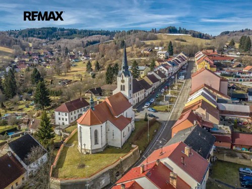 Prodej stavebního pozemku 988 m²