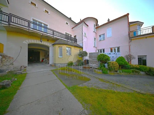 Prodej domu 454 m², pozemek 164 m²