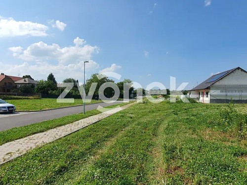 Prodej stavebního pozemku 1053 m²