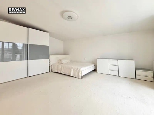 Prodej vily 355 m², pozemek 905 m²