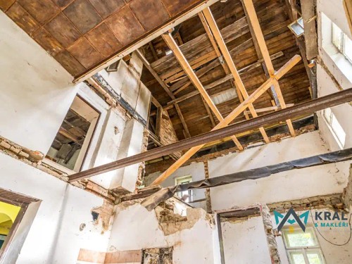 Prodej domu 350 m², pozemek 773 m²