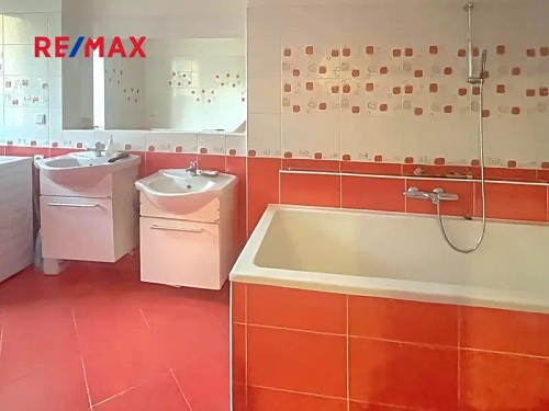 Prodej domu 400 m², pozemek 2175 m²