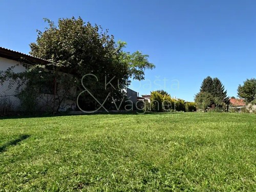 Prodej stavebního pozemku 838 m²