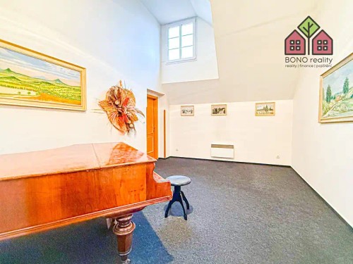 Prodej domu 1228 m², pozemek 5167 m²