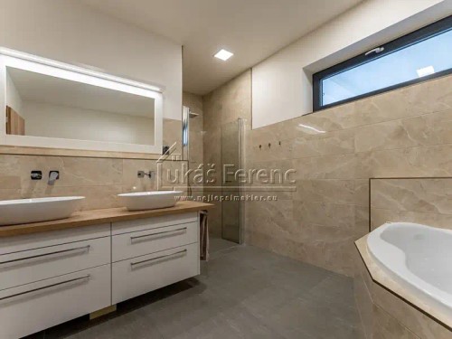 Prodej domu 221 m², pozemek 1950 m²