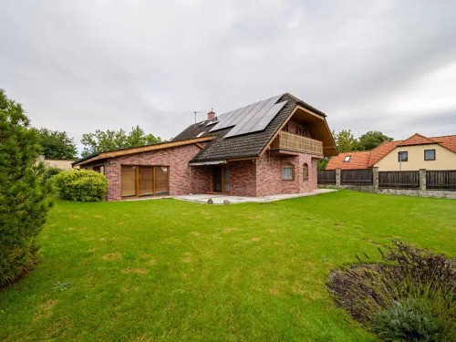 Prodej domu 330 m², pozemek 992 m²