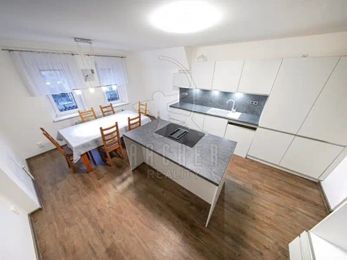 Prodej domu 324 m², pozemek 399 m²