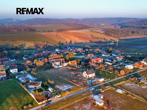 Prodej stavebního pozemku 1998 m²