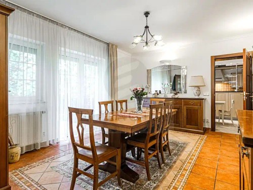Prodej domu 715 m², pozemek 894 m²
