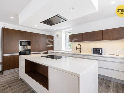 Prodej vily 407 m², pozemek 1880 m²