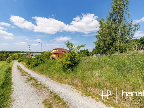 Prodej stavebního pozemku 1208 m²