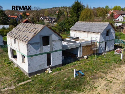 Prodej stavebního pozemku 7643 m²