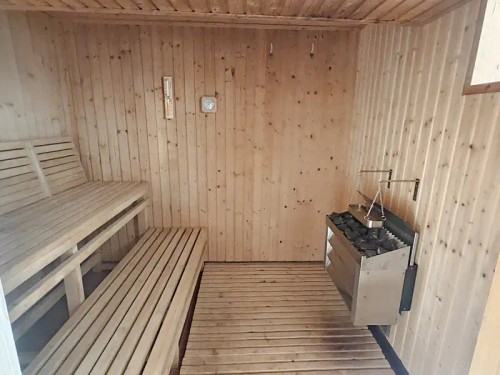 Prodej domu 1047 m², pozemek 12508 m²