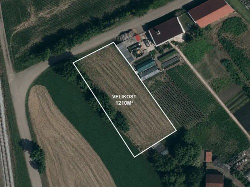 Prodej stavebního pozemku 1210 m²