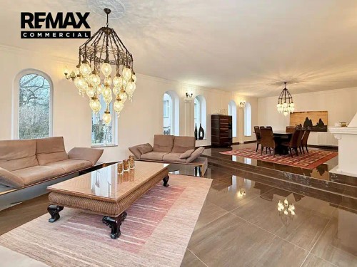 Prodej vily 355 m², pozemek 905 m²