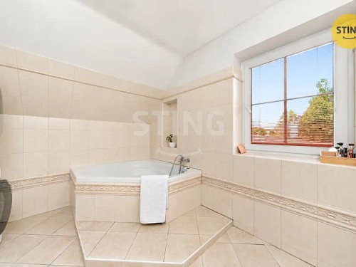 Prodej domu 428 m², pozemek 1534 m²