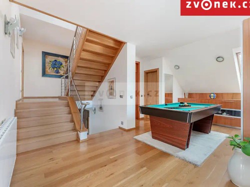 Prodej vily 540 m², pozemek 1700 m²