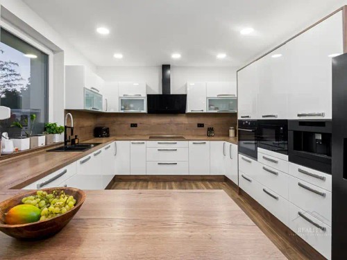 Prodej domu 221 m², pozemek 1252 m²