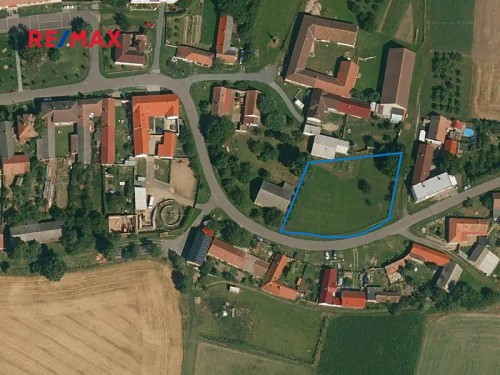 Prodej stavebního pozemku 2100 m²