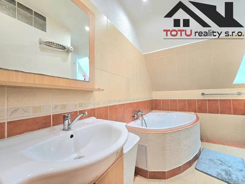 Prodej domu 490 m², pozemek 398 m²