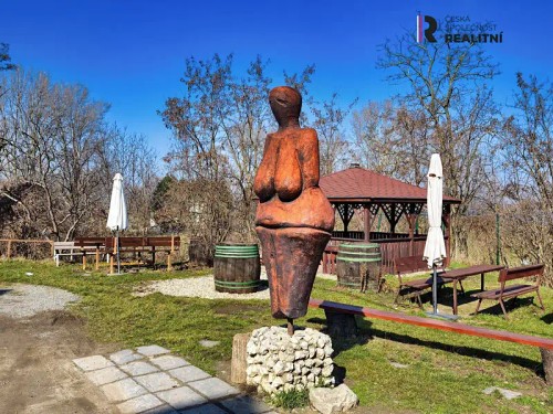 Prodej domu 1000 m², pozemek 946 m²