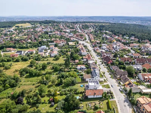 Prodej stavebního pozemku 758 m²