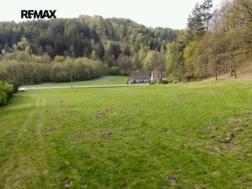 Prodej stavebního pozemku 3700 m²