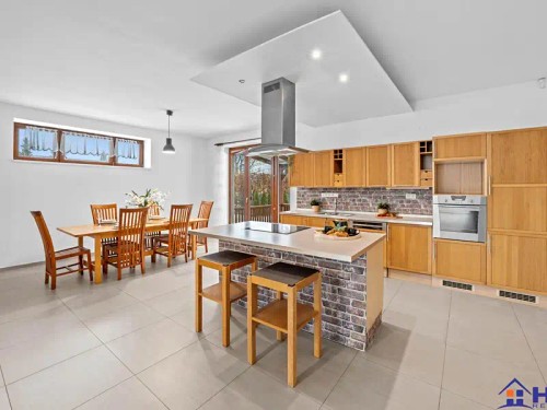 Prodej domu 323 m², pozemek 964 m²