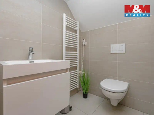 Prodej domu 386 m², pozemek 1335 m²