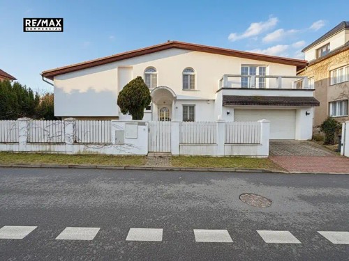Prodej vily 355 m², pozemek 905 m²
