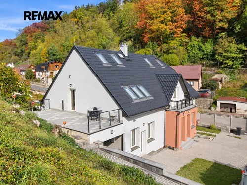 Prodej domu 272 m², pozemek 143 m²