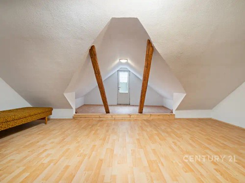 Prodej chalupy 648 m², pozemek 907 m²