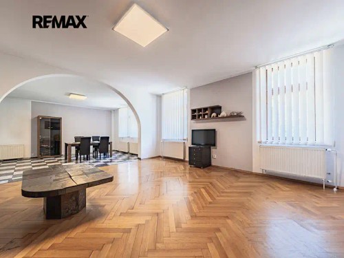 Prodej domu 400 m², pozemek 821 m²