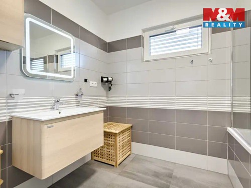 Prodej domu 85 m², pozemek 999 m²