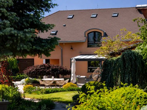 Prodej vily 475 m², pozemek 2800 m²