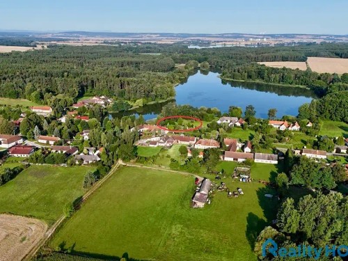 Prodej stavebního pozemku 2366 m²